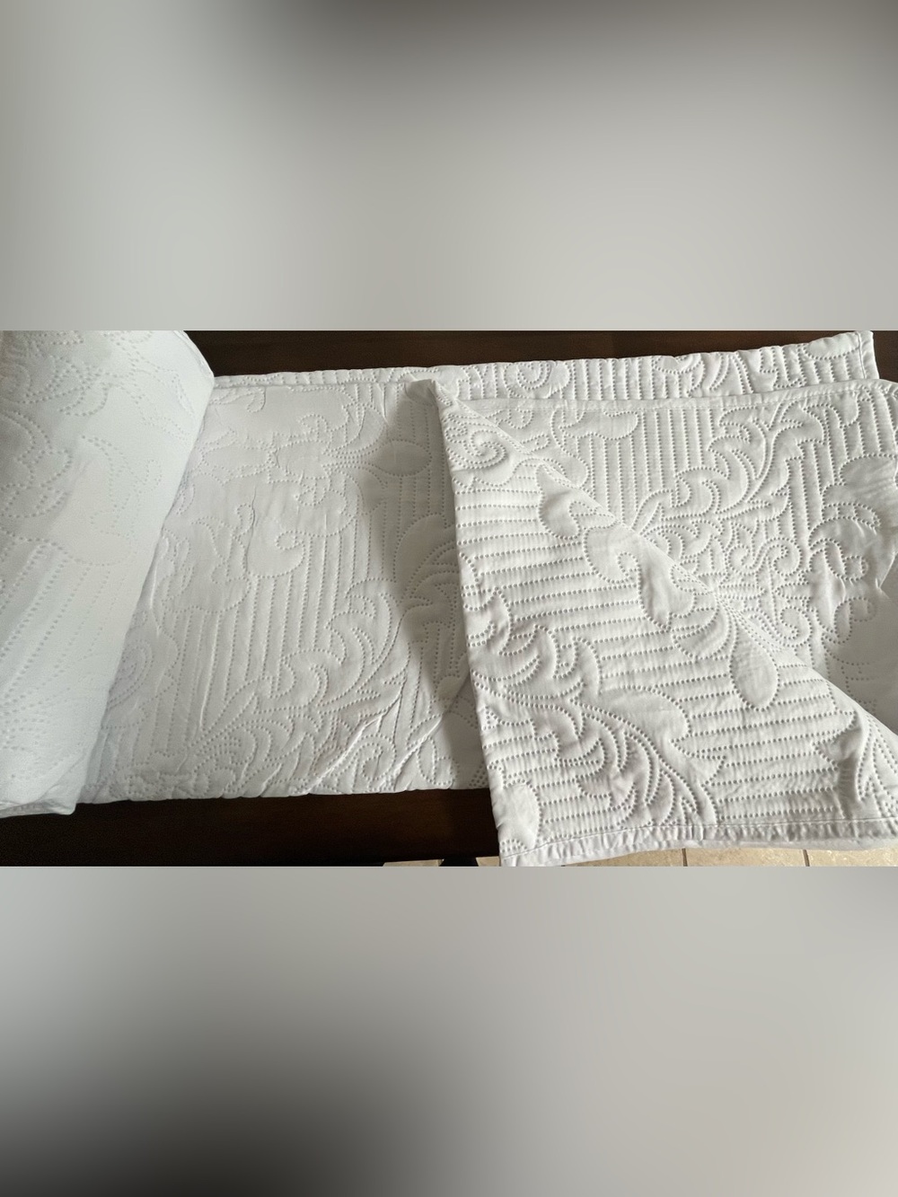 Hansleep oversized queen quilt white with two shams NEW